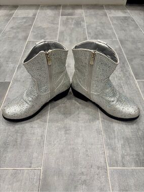 Tahari Girls Size 2 Silver Rhinestone Zipper Sparkle Ankle Cowboy Boots
